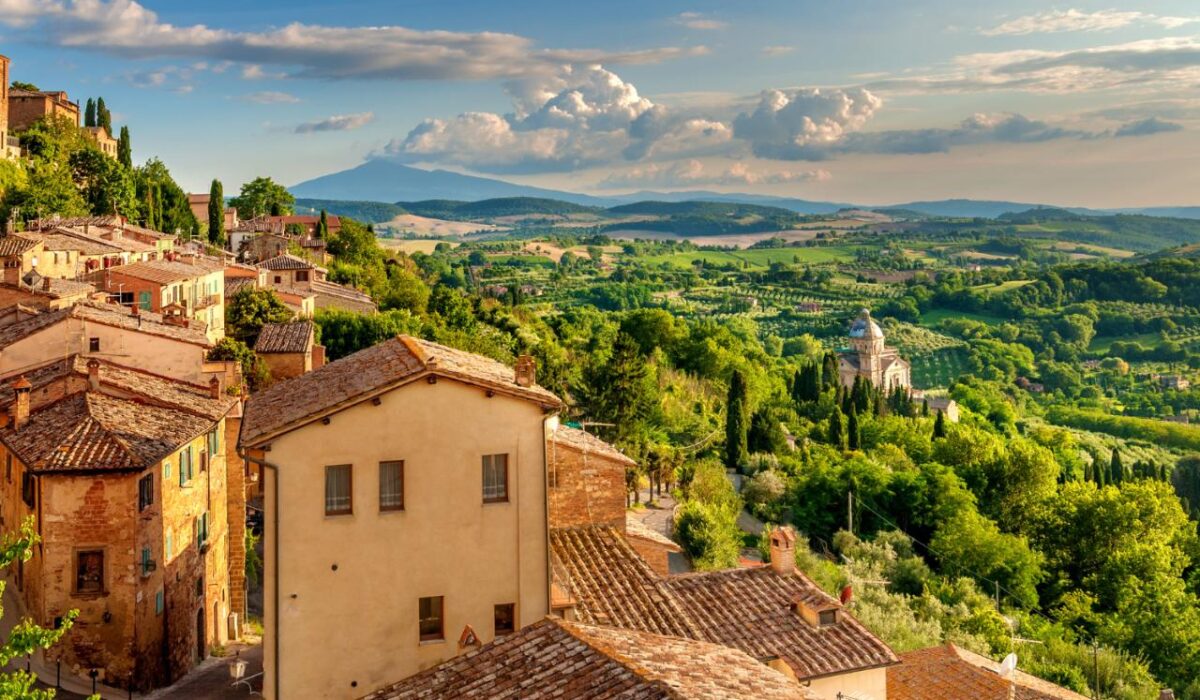 Открывает границы Италия