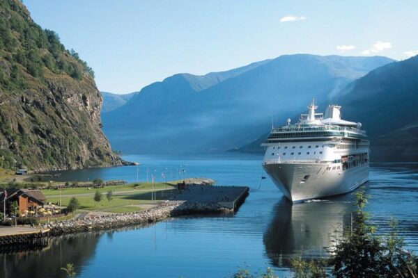 Японія відкрилася лайнерам