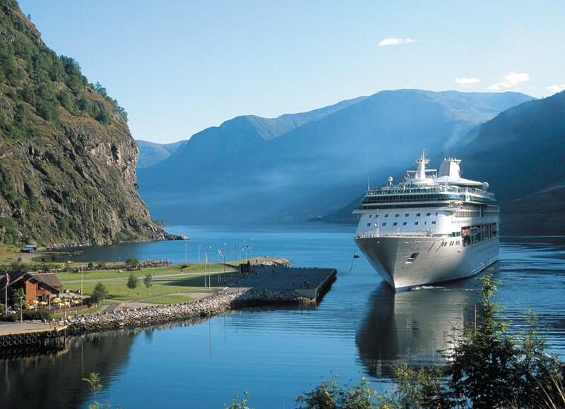 Японія відкрилася лайнерам