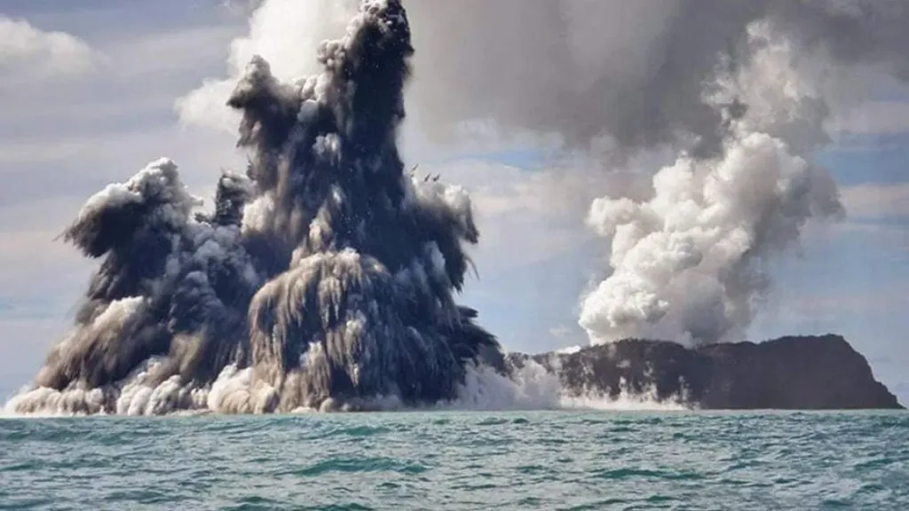 Виверження вулкана в Тонга