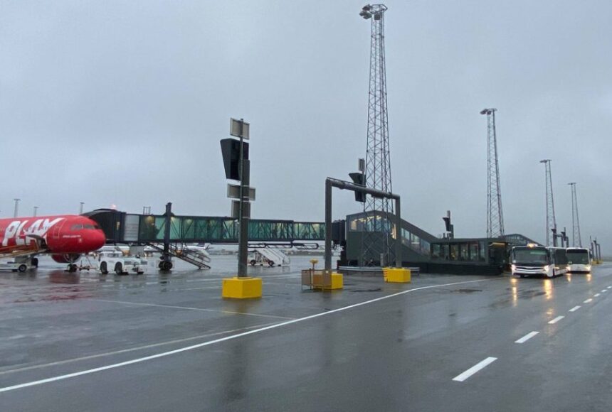 Унікальний спосіб посадки пасажирів у літак запроваджує аеропорт Рейк’явіка