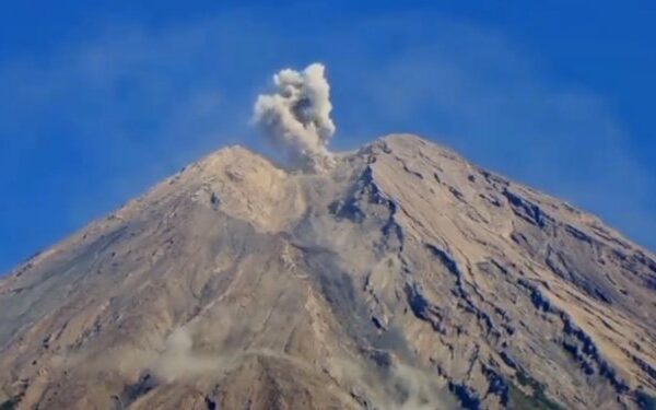 в Індонезії прокинувся вулкан