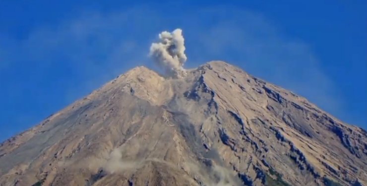 в Індонезії прокинувся вулкан