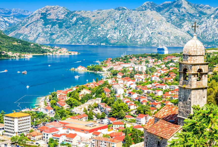 Котор, Чорногорія: місто в мурі, що охоплює море й небо