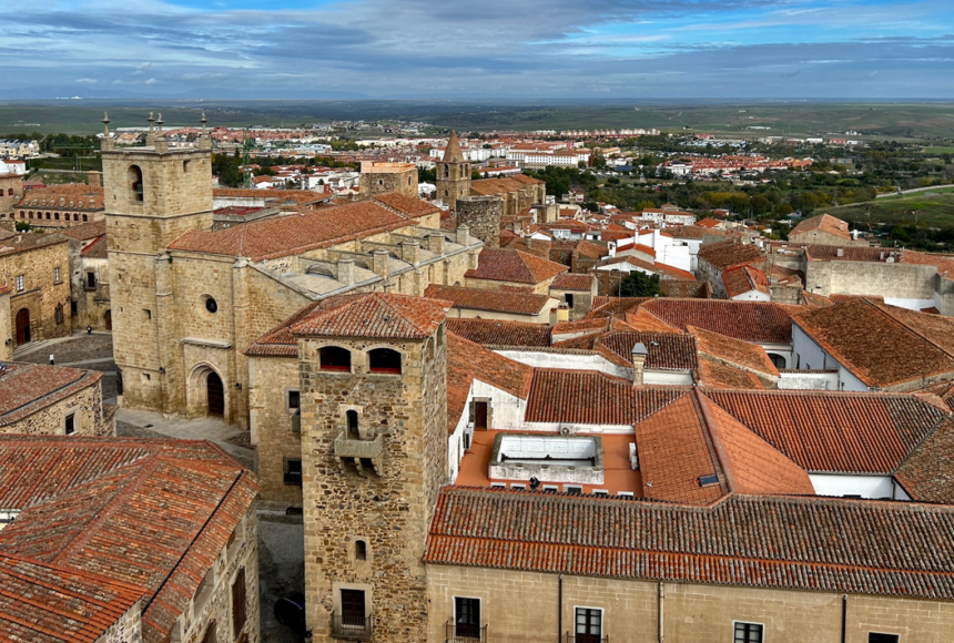 Касерес — кам’яне місто середньовіччя в Естремадурі