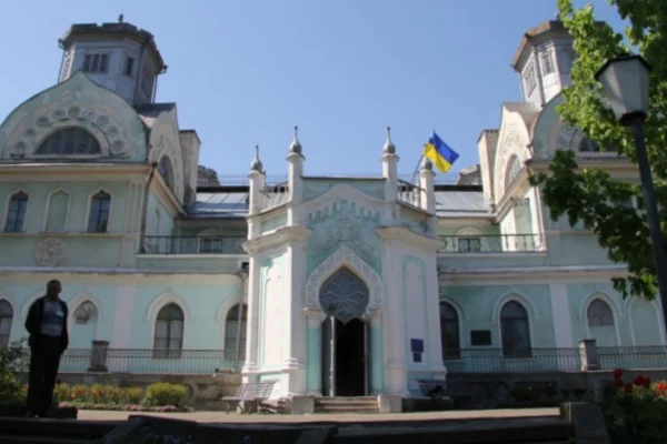 Замки та палаци Черкащини: подорож до таємничого палацу Даховських та маєтку Лопухіних