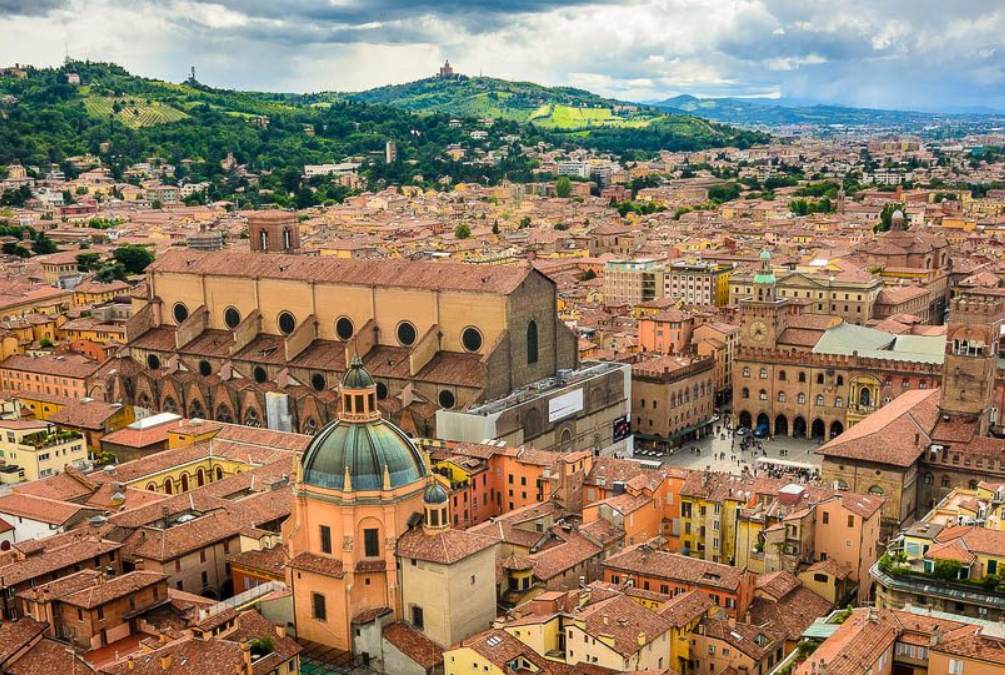 Болонья, Італія