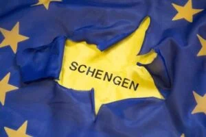 EES запрацювала на всіх зовнішніх кордонах Шенгену, але аеропорти попереджають про літні черги