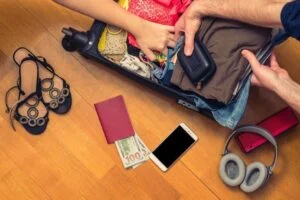 Як убезпечити документи, банківські картки й гроші під час подорожі