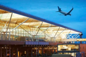 Британські аеропорти переходять на безконтактні eGate: паспорт не доведеться прикладати до сканера